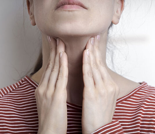 Jak rozpoznać, kiedy ból gardła wymaga leczenia, a kiedy wystarczą domowe sposoby? ból gardła